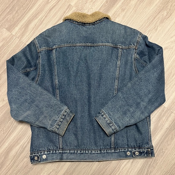 Levi’s Sherpa Lined Denim Jacket - Picture 4 of 4